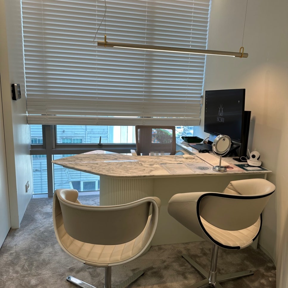 داخل غرفة الاستشارة في عيادة SC301